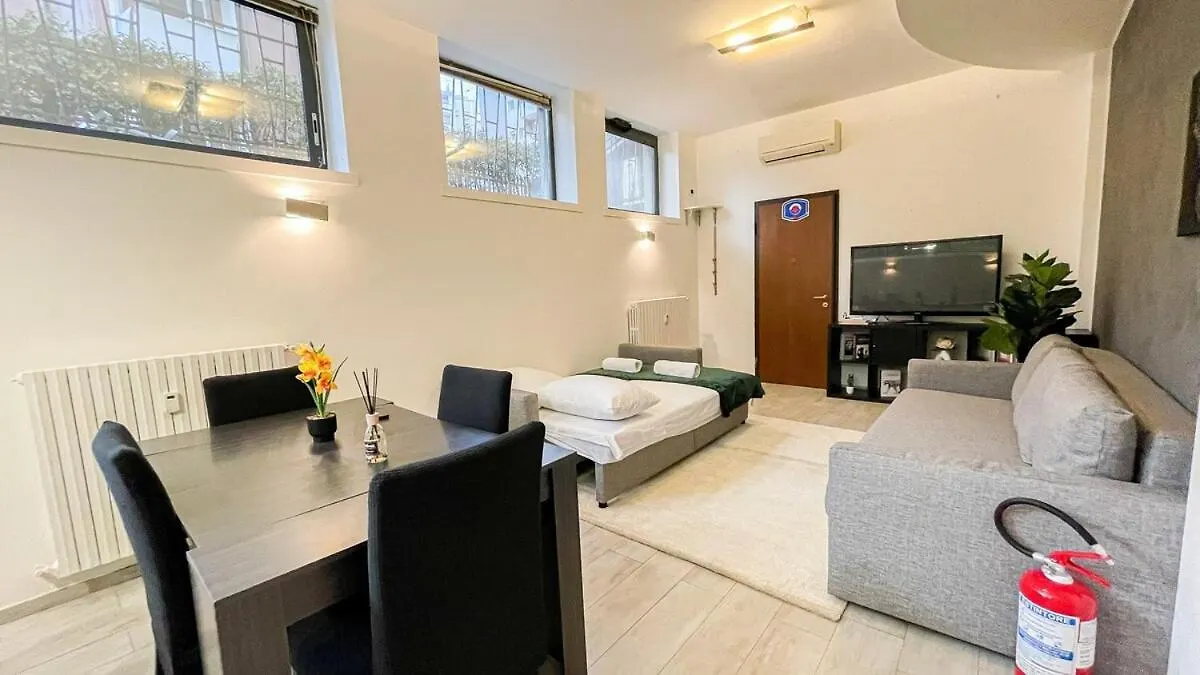 Luxury House Jacuzzi - Milano Apartman