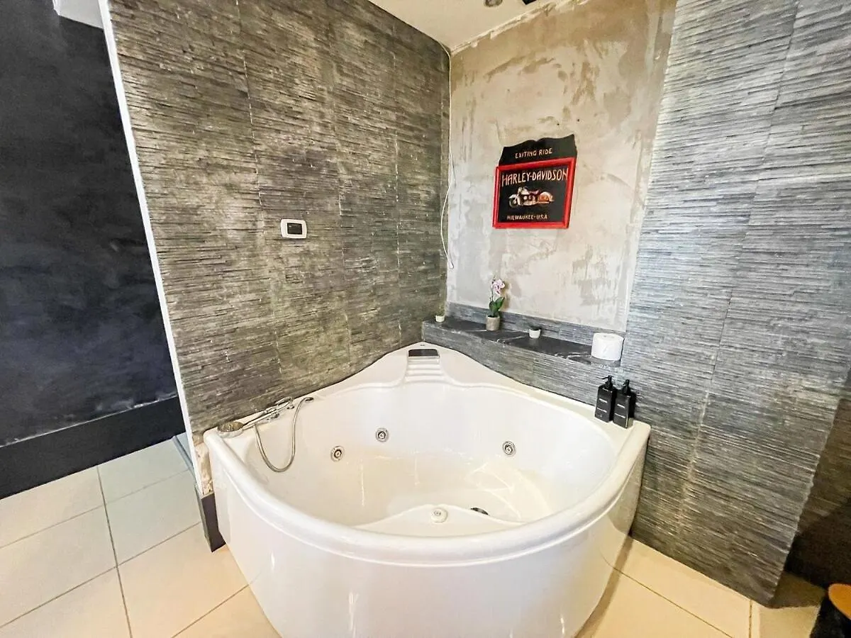 Luxury House Jacuzzi - Milano Διαμέρισμα  Μιλάνο